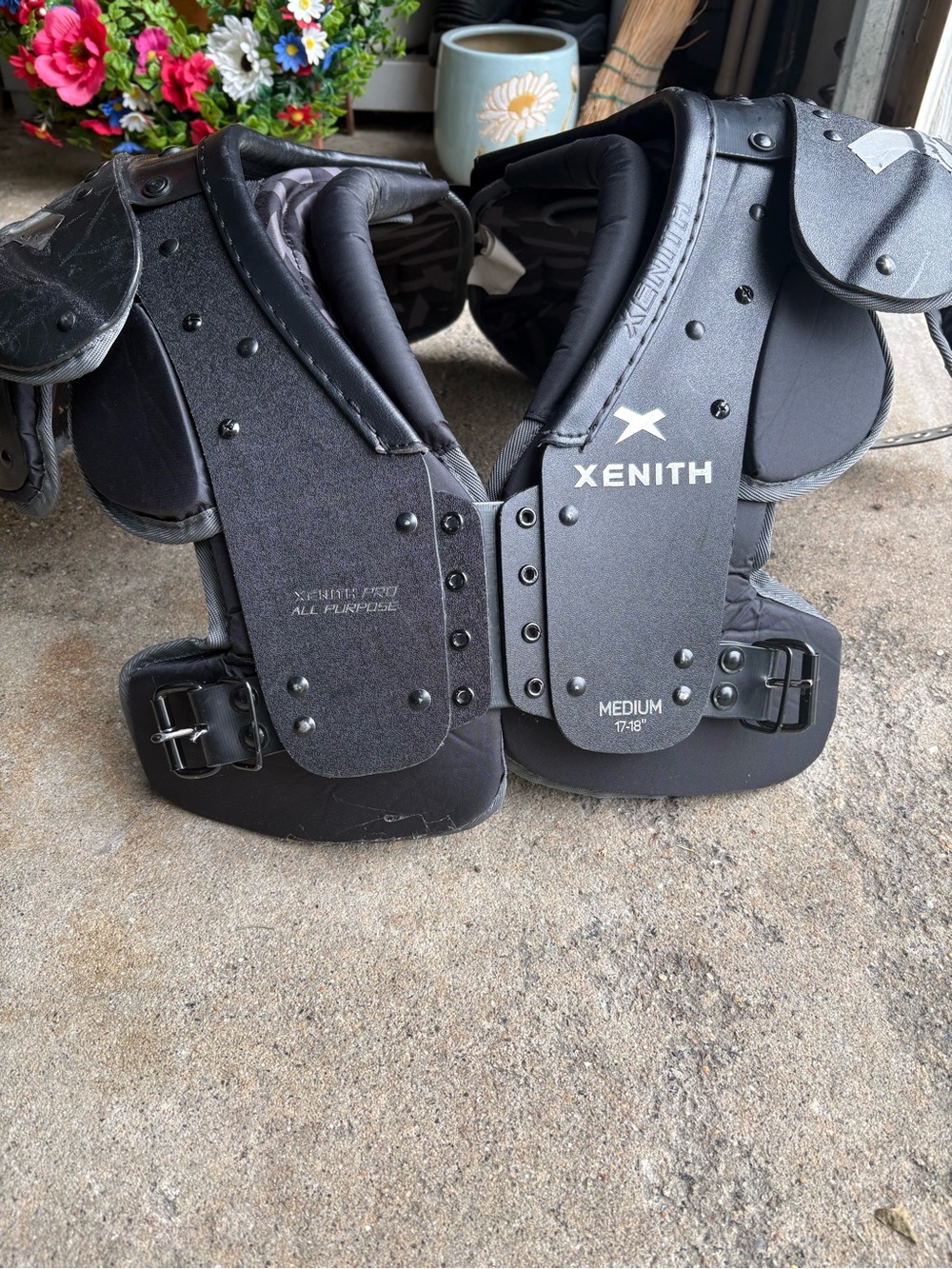 Xenith Men's Medium Black Football Shoulder Pads - Protective Fit